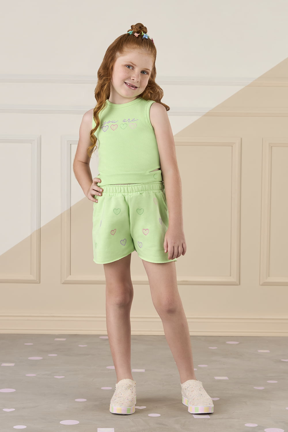 CONJUNTO INFANTIL MON SUCRÉ BLUSA EM RIBANA CANELADA COM BORDADO E SHORT EM MOLETINHO VERDE - 51138025064