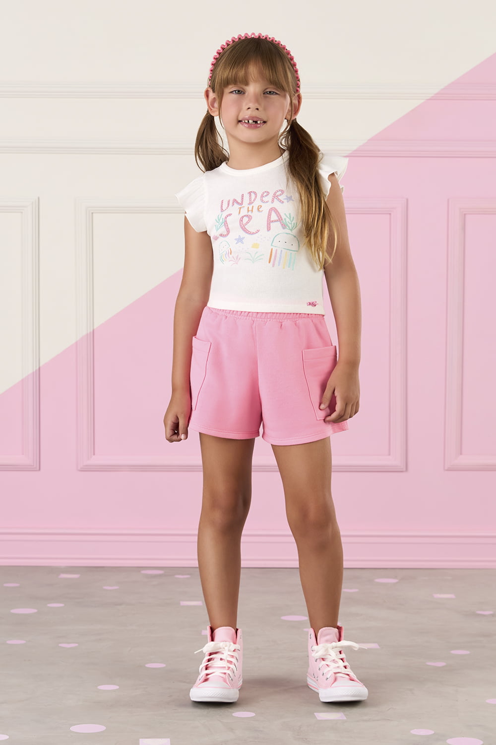 CONJUNTO INFANTIL MON SUCRÉ BLUSA EM RIBANA ESTAMPADA COM DETALHE EM STRASS E SHORT EM MOLETINHO - 51138025170