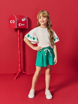 CONJUNTO INFANTIL CINTI BLUSA CROPPED EM MEIA MALHA COM CORAÇÕES E SHORT COM GLITTER - 12715 CONJUNTO INFANTIL CINTI BLUSA CROPPED EM MEIA MALHA COM CORAÇÕES E SHORT COM GLITTER - 12715