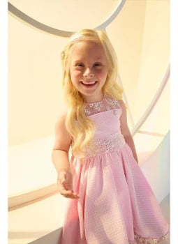 VESTIDO INFANTIL KIKI EM TECIDO TEXTURIZADO COM DETALHES EM TULE LEVE E FLUIDO COM MARGARIDAS - 3100190 VESTIDO INFANTIL KIKI EM TECIDO TEXTURIZADO COM DETALHES EM TULE LEVE E FLUIDO COM MARGARIDAS - 3100190